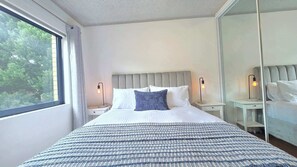 1 bedroom, iron/ironing board, WiFi, bed sheets - Refined comfort 1 bed Neutral Bay w parking & balcony (Neutral Bay)