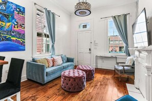 TV - Stylish 3BR Home Near St. Charles Streetcar (New Orleans)
