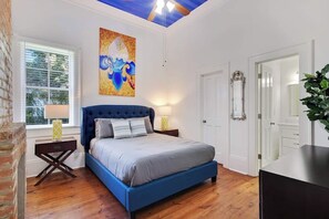 Iron/ironing board, WiFi, bed sheets - Modern 3BR Home 6 Blocks to French Quarter (New Orleans)