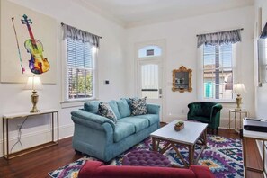 TV, offices - Modern 3BR Home 6 Blocks to French Quarter (New Orleans)