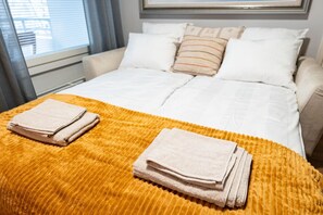1 bedroom, WiFi, bed sheets - Cozy City Apartment with Private Sauna and Parking (Rovaniemi)