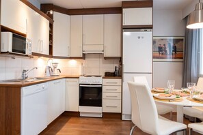 Fridge, microwave, oven, stovetop - Cozy City Apartment with Private Sauna and Parking (Rovaniemi)
