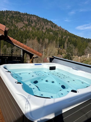 Outdoor spa tub - Jenepi - Chalet neuf 12 p - spa & playroom (Xonrupt-Longemer)