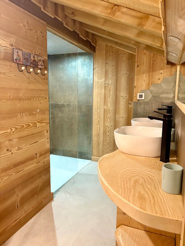 Shower, hair dryer - Jenepi - Chalet neuf 12 p - spa & playroom (Xonrupt-Longemer)