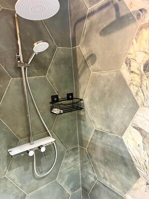 Shower, hair dryer - Jenepi - Chalet neuf 12 p - spa & playroom (Xonrupt-Longemer)