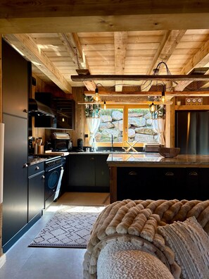 Fridge, microwave, oven, stovetop - Jenepi - Chalet neuf 12 p - spa & playroom (Xonrupt-Longemer)