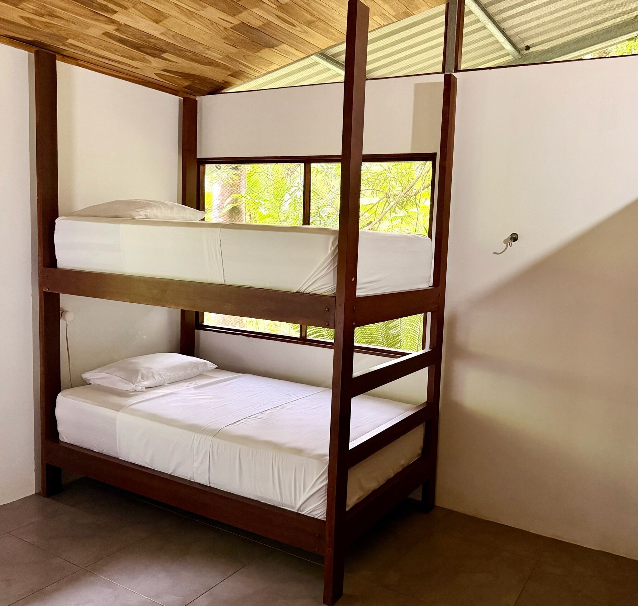 3 bedrooms, iron/ironing board, free WiFi