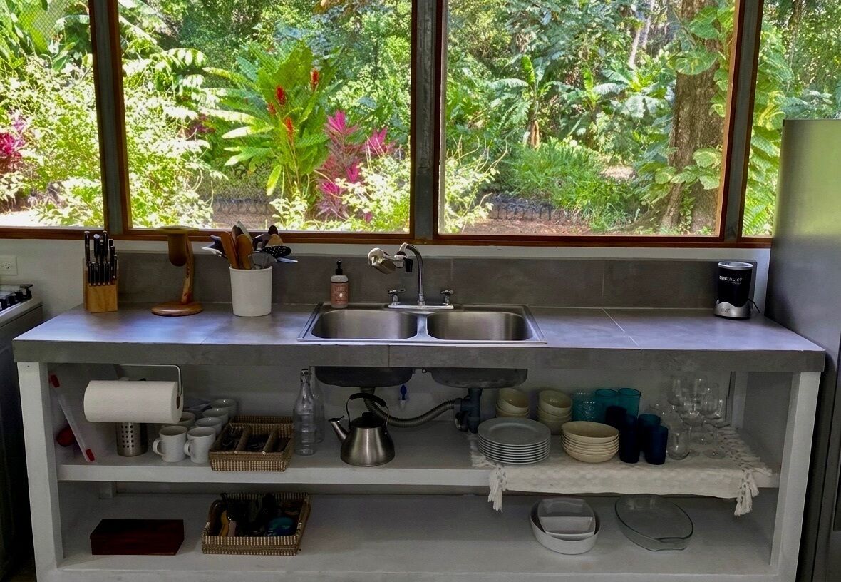 Réfrigérateur, four, cafetière/bouilloire