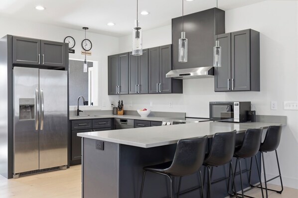 Fridge, microwave, oven, stovetop