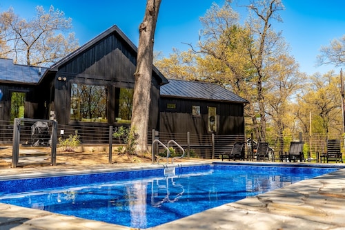 Great Lakes Getaway is a spacious six-bedroom retreat