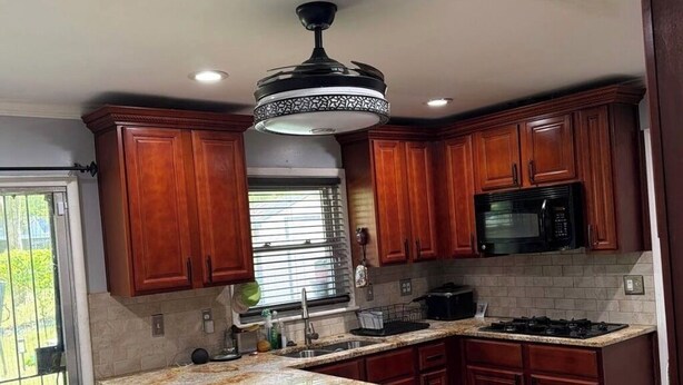 Private kitchen - Charming 3-bedroom house in soothing Decatur comfortable and clean (Decatur)