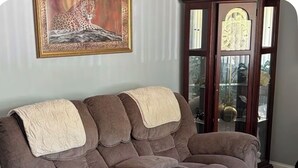 Interior - Charming 3-bedroom house in soothing Decatur comfortable and clean (Decatur)