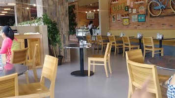 Apartment, 1 Bedroom, Accessible | Dining