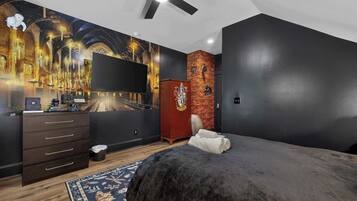 4 bedrooms, iron/ironing board, WiFi, bed sheets