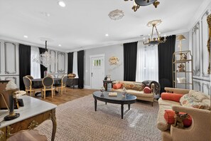 Interior - The Storybook Suites - Near NC State (Raleigh)