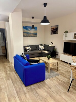 Design Studio Suite, 1 Bedroom | Down comforters, in-room safe, laptop workspace, iron/ironing board