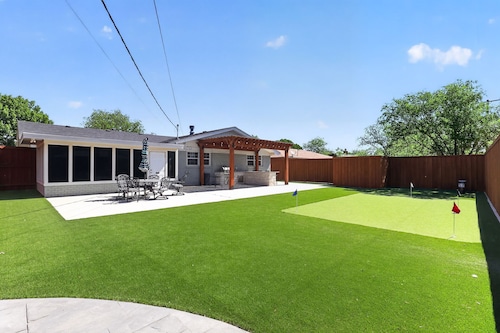 The Modern Oasis: Outdoor Living & Total Comfort