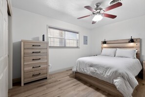 3 bedrooms, WiFi, bed sheets - The Modern Oasis: Outdoor Living & Total Comfort (Lubbock)