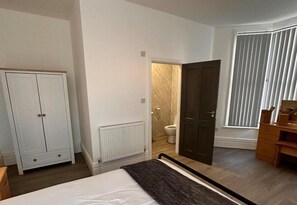 1 bedroom, iron/ironing board, free WiFi, bed sheets - Near Beach - Parking - Wifi - Sleeps 2 (Lytham St. Anne's)