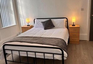 1 bedroom, iron/ironing board, free WiFi, bed sheets - Near Beach - Parking - Wifi - Sleeps 2 (Lytham St. Anne's)