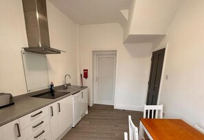 Fridge, microwave, oven, stovetop - Near Beach - Parking - Wifi - Sleeps 2 (Lytham St. Anne's)