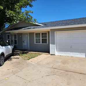 Exterior - Nice 3-bedroom house with AC in peaceful Lubbock neighborhood (Lubbock)