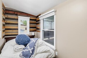 5 bedrooms, WiFi, bed sheets