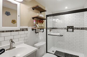 Shower, hair dryer, towels, shampoo