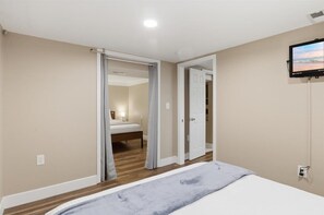 5 bedrooms, WiFi, bed sheets