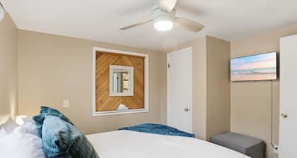 Perfect Lake Escape Near Bagnell Dam Strip