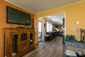 Fridge, microwave, oven, stovetop - Full Berne Duplex Chalet 4 Mins to DT AVL, 10 Mins to Blue Ridge Parkway, Dogs (Asheville)