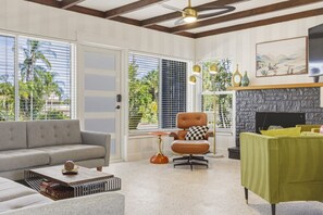 TV, video games, table football - Entire Home | Sleeps 14 | Putt Putt Golf |Canal Views (Bradenton)