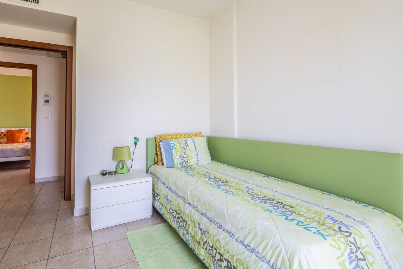 3 bedrooms, desk, WiFi, bed sheets