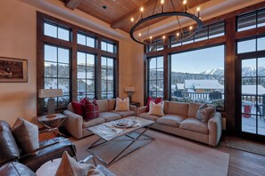 Smart TV, fireplace, table football - Newly Listed Ski-in/Ski-out Home with Private Hot Tub and Foosball Table (Big Sky)