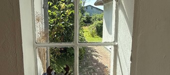 Family-friendly thatched cottage near the North Sea