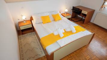 1 bedroom, iron/ironing board, travel cot, free WiFi