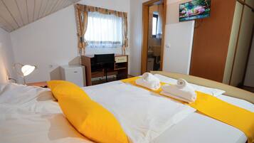 1 bedroom, iron/ironing board, travel cot, free WiFi