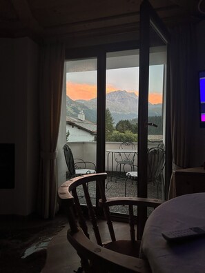 Interior - Charming apartment, stunning lake and mountain views in Engadine St Moritz (St Moritz)