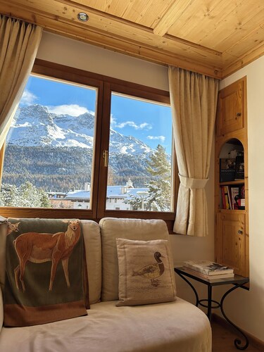 Charming apartment, stunning lake and mountain views in Engadine St Moritz