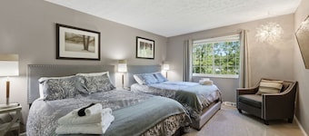 Charming Home Minutes from Portage Lakes