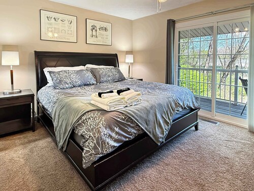 Charming Home Minutes from Portage Lakes