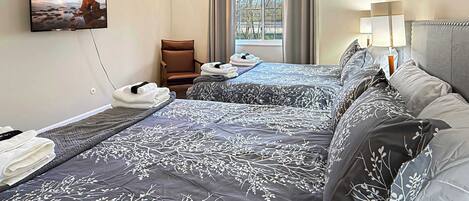 3 habitaciones, tabla de planchar con plancha, wifi y ropa de cama
