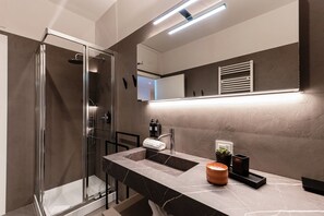 Shower, bidet, shampoo - Villa Olmo Luxury Suites - Suite Imperiale (Como)