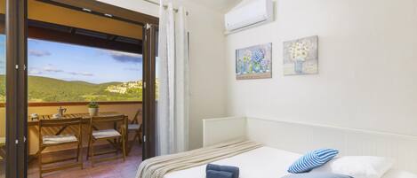 1 chambre, fer et planche Ă repasser, draps fournis