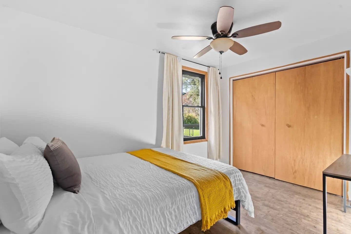 2 chambres, fer et planche à repasser, Wi-Fi, draps fournis