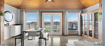 Relaxing Riverfront House • Dock Access • Sleeps 6