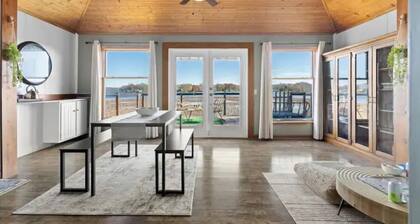 Relaxing Riverfront House • Dock Access • Sleeps 6