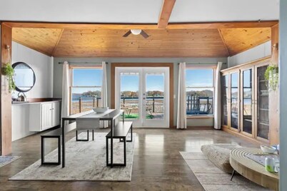 Relaxing Riverfront House • Dock Access • Sleeps 6