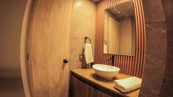 Apartment, Kitchenette, City View | Bathroom