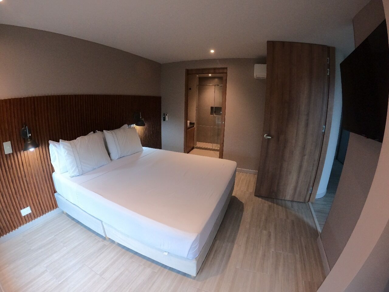 Apartamento de lujo, vistas a la ciudad | Ropa de cama de alta calidad, caja fuerte, mobiliario individual